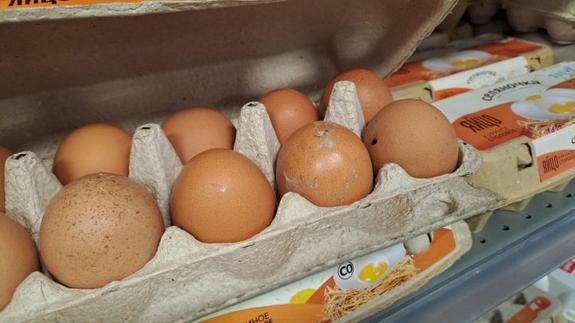Покупатели обнаружили грязные яйца на прилавках магазинов в преддверии Пасхи