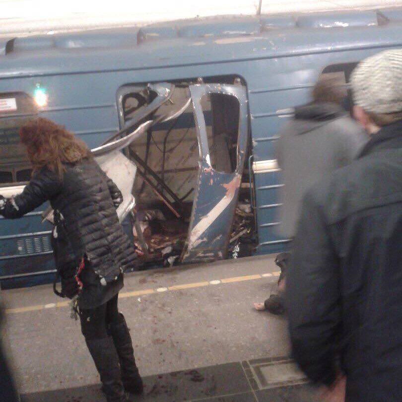 Взрыв в Санкт-Петербурге: очевидцы сообщают о большом количестве жертв