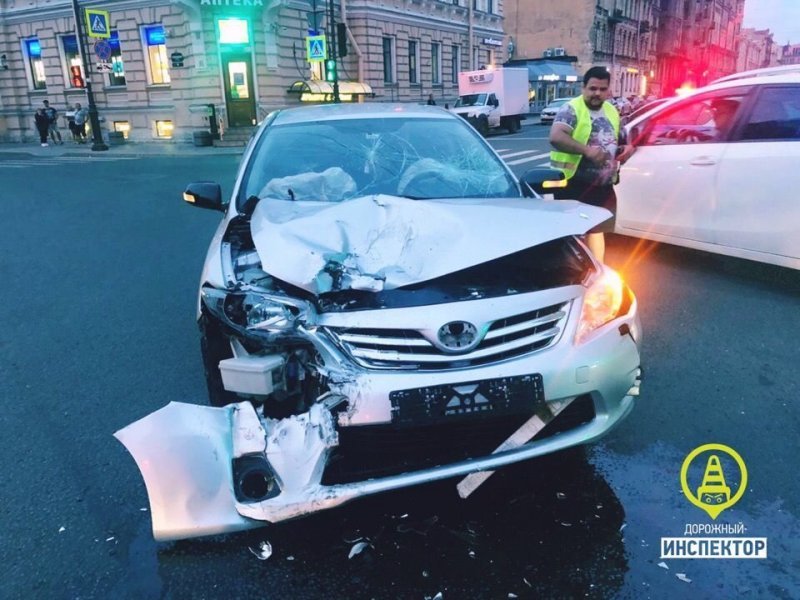 В центре Петербурга пострадала мотоциклистка автомобили,дороги,ДТП