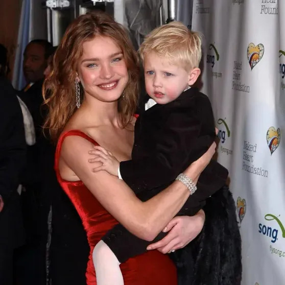 Сын Натальи Водяновой Лукас Портман показал редкое фото со своей девушкой в честь её дня рождения Лукас, Водянова, Портман, ПортманНаталья, вместе, Натальи, Водяновой, девушкойЛукас, Наталья, ПортманЛукас, соцсетях, модных, пятерых, брендов, подиум, выходил, матерью, глянца, снимался, казалось