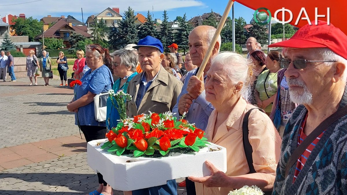 Церемония в честь Дня памяти и скорби прошла в Херсоне под артиллерийскую канонаду Церемония в честь Дня памяти и скорби прошла в Херсоне под артиллерийскую канонаду Россия,Украина