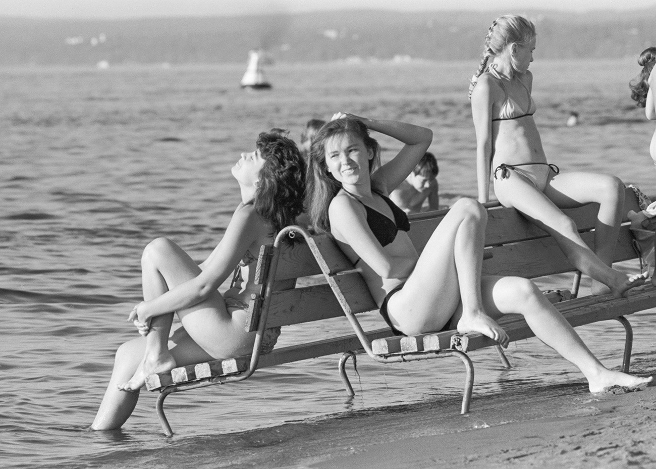 Пляж, солнце, девушки...Курортный отдых 80-х НОСТАЛЬГИЯ,СОВЕТСКИЙ ПЕРИОД,СОВЕТСКИЙ СОЮЗ,СССР