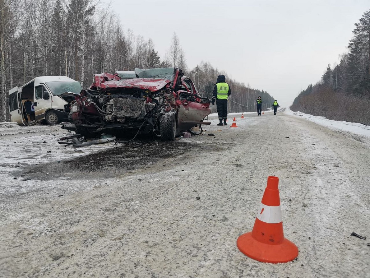 В лобовом ДТП на трассе Екатеринбург - Реж - Алапаевск погибли две женщины