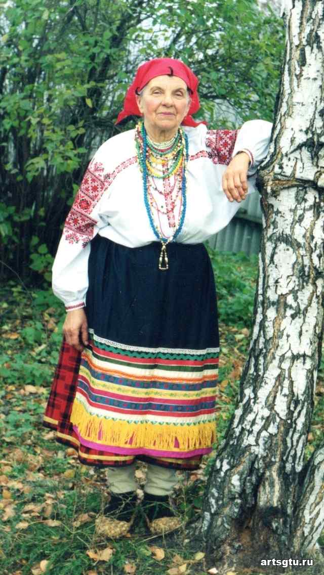 Женский праздничный костюм села Россошь Репьевского района Воронежской области