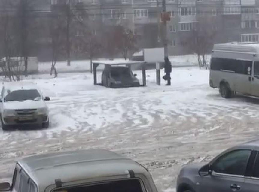 Как тебе такое, Илон Маск? Изобретатель из Челябинска сделал подземный лифт для машины