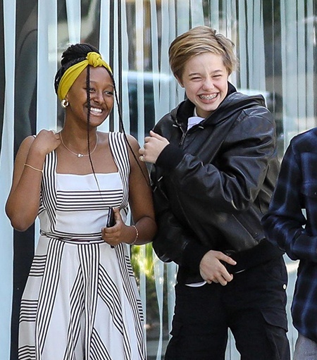 Такие разные: Анджелина Джоли с детьми на прогулке в Беверли-Хиллз Анжелина Джоли,знаменитости,шоу-бизнес