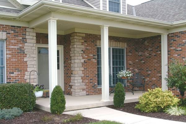 Простой минималистский дизайн крыльца из бетона