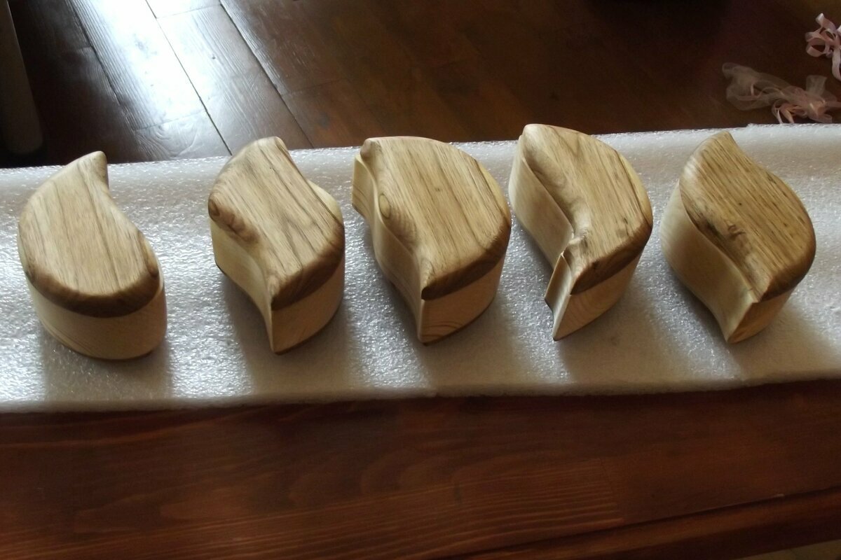 Маленькие шкатулки из пихты и ореха на ленточной пиле