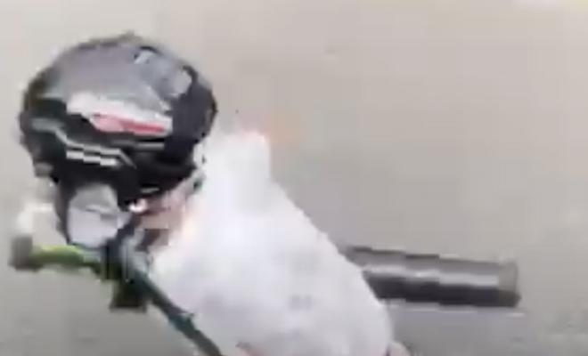 Школьник из будущего — взял в руки пылесос и сделал реактивные ролики Школьник из будущего — взял в руки пылесос и сделал реактивные ролики Культура