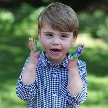 Кейт Миддлтон и принц Уильям поделились фотографиями принца Луи в честь его дня рождения Монархии