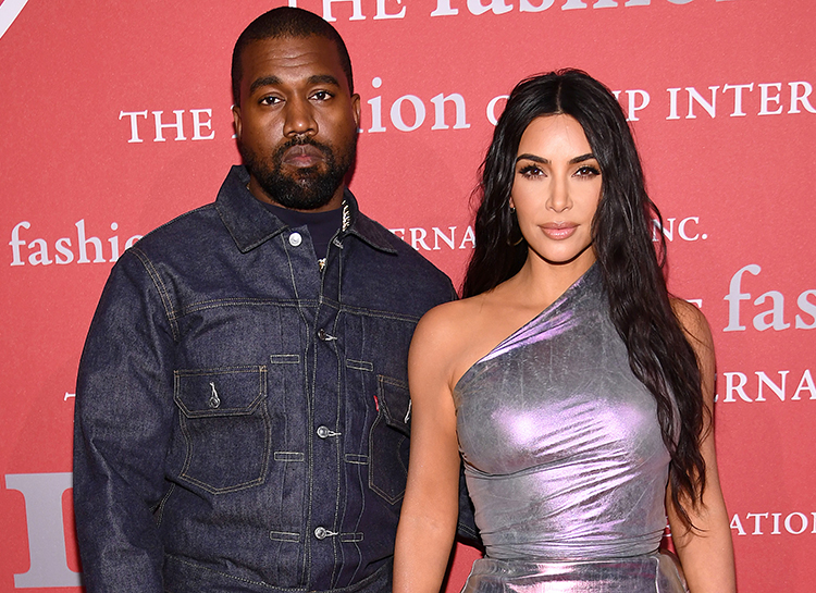 И снова черная полоса: Канье Уэст кинул в унитаз статуэтку Grammy, выложил фото с Владимиром Путиным и не только Звезды,Новости о звездах