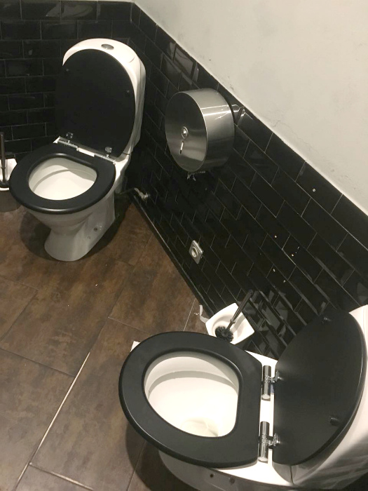 17 странных туалетных комнат, которые невозможно забыть, однако туда не захочется возвращаться 17 странных туалетных комнат, которые невозможно забыть, однако туда не захочется возвращаться дизайн