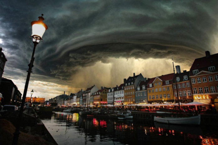 Великолепный вид шторма в Дании.