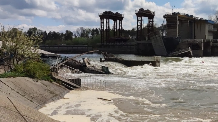 В районе Федоровского гидроузла закрыли мост через реку Аушедз из-за угрозы обрушения