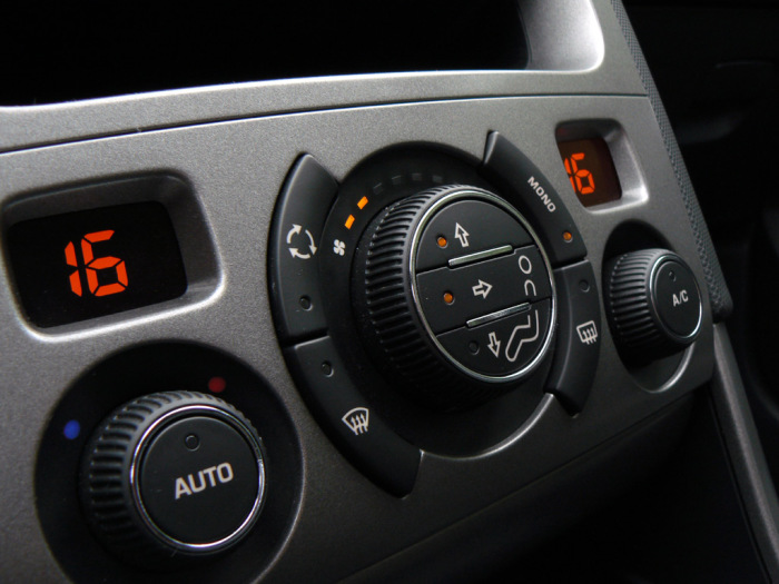 Простые способы уберечь автомобиль от палящего солнца летом автомобиль,жара,лето