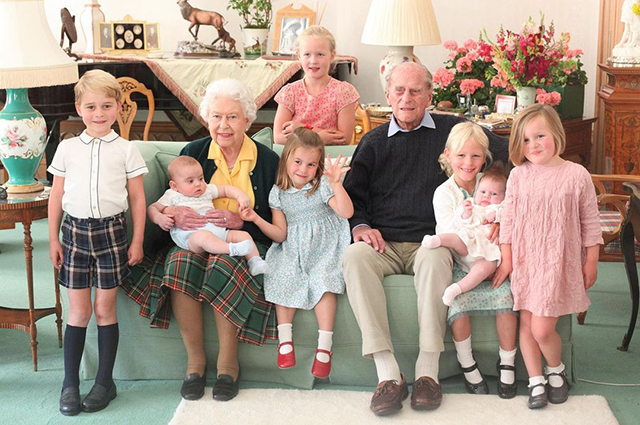 Кейт Миддлтон и принц Уильям поделились новыми семейными снимками в память о принце Филиппе принц, Филипп, Елизавета, принцесса, Филлипс, Принцы, королева, вместе, Чарльз, Джордж, Евгения, Балморале, принцем, Принц, Джорджем, принцессой, Шарлоттой, поделились, Уильям, Тиндалл