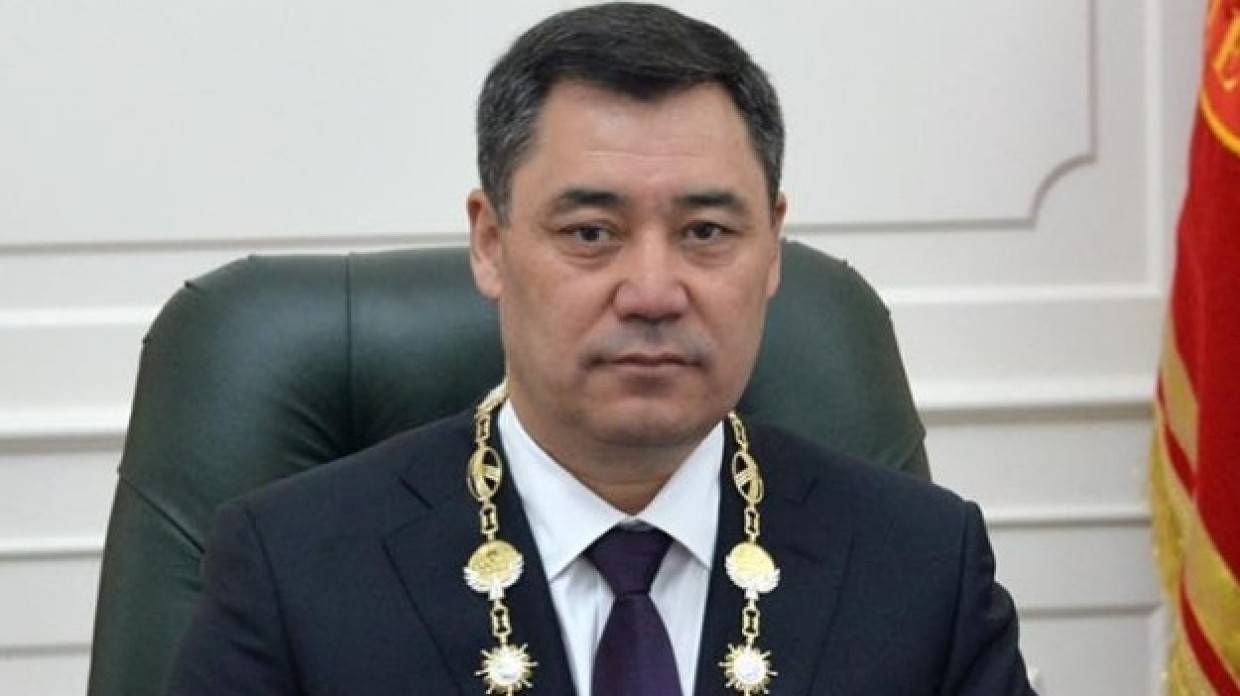 Президент Киргизии Жапаров лично сел за руль первого отечественного автобуса