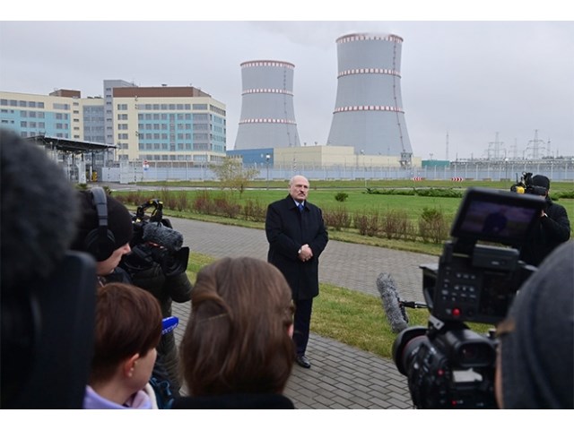 Лукашенко видит слабость Москвы и её готовность к унизительной капитуляции Лукашенко видит слабость Москвы и её готовность к унизительной капитуляции геополитика