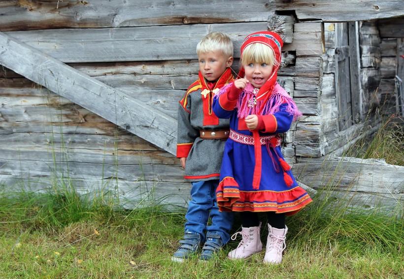 Саамы: народ Лапландии, у которого есть гимн и флаг, но нет государства