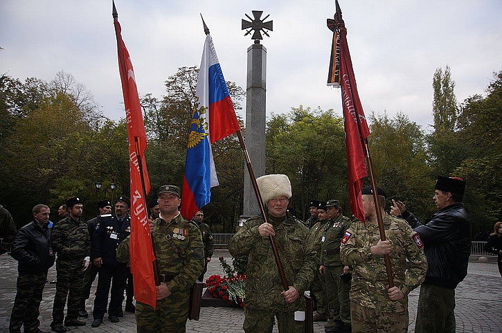 Помощник Путина прилетел на открытие памятника добровольцам Донбасса