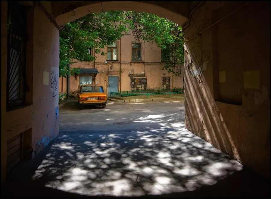 Обувь может многое рассказать о человеке. Если обувь тычится вам в бока и в лицо, то её хозяин чем-то крайне взволнован, например ...)) Обувь может многое рассказать о человеке. Если обувь тычится вам в бока и в лицо, то её хозяин чем-то крайне взволнован, например ...)) анекдоты