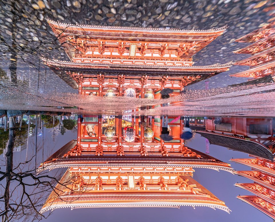 "Храм Сэнсодзи в дождливый день". Автор: @nguyenbaongoc (Вьетнам). Снято в Токио