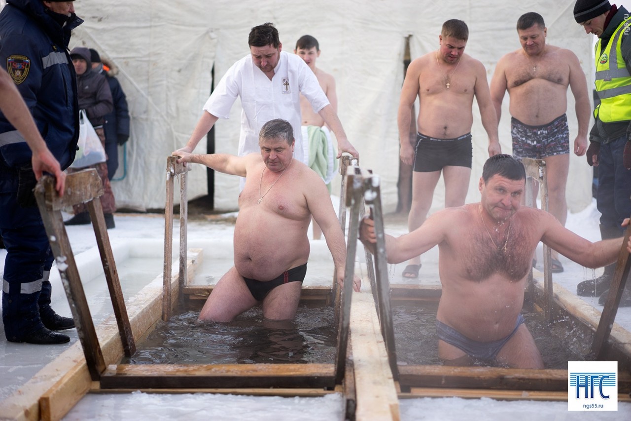 ачаирский монастырь омск. крещение в проруби женщины. прорубь омская область. крещение в омске 2024. крещение омск.