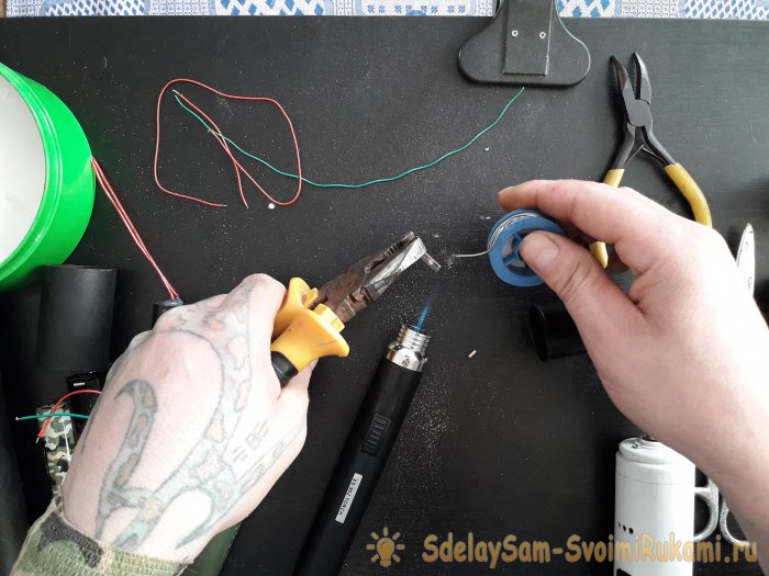 Как сделать простой электрошокер Как сделать простой электрошокер сделай сам