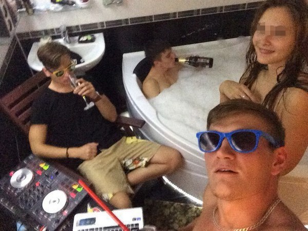 Ванная комната - это центральное место любой современной тусовки вечеринки, прикол, тусовки, юмор