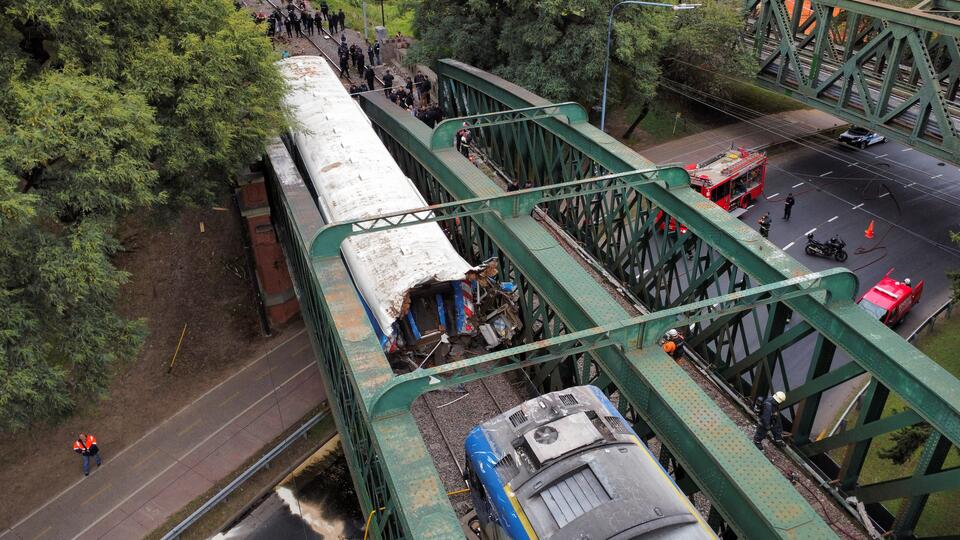 Более 60 человек пострадали при столкновении поездов в Аргентине