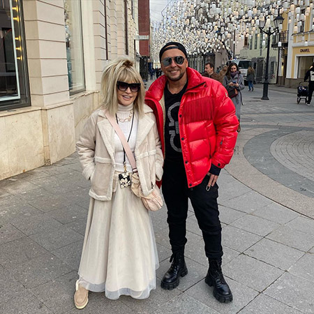 В сети обсуждают новый модный образ Аллы Пугачевой: "Девушка в тренде" Звездный стиль