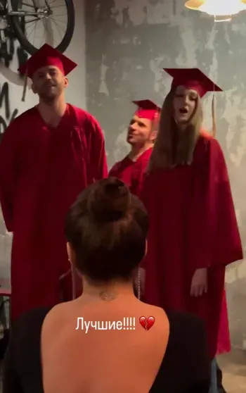 Мать в образе священника и трендовый торт: как Аглая Тарасова отметила день рождения с Ксенией Раппопорт, Юрием Колокольниковым, сестрой Софией и Антоном Филипенко Раппопорт, Ксения, Белякин, Аглая, София, Тарасовой, Тарасова, друзьями, Колокольников, Колокольникова, родила, рождения, актёр, ТарасоваДмитрий, отношениях, актрисы, Чайкина, Филипенко, Анастасия, вместе