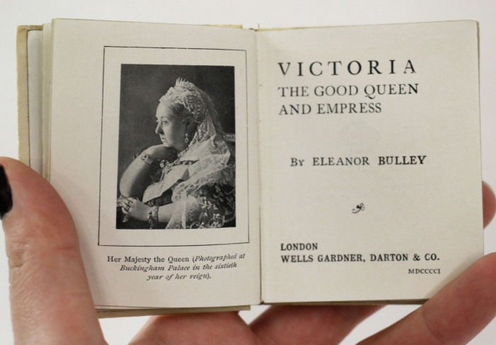 Книга о Королеве Виктории, опубликованная в год ее смерти. Лондон, 1901 год.
