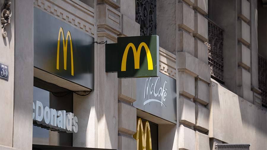 СМИ сообщили о рекордном со времен COVID-19 падении продаж McDonald's в США