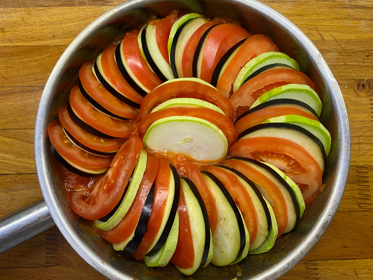Сегодня будем готовить вкуснейший рататуй! Рецепт специально сделал не замороченный, чтоб его можно было без проблем приготовить дома.-7