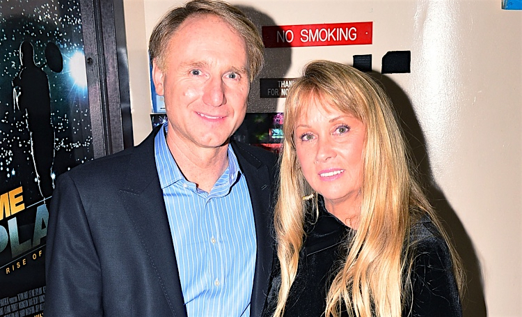 Жена автора "Кода да Винчи" Дэна Брауна обвиняет его в нескольких изменах