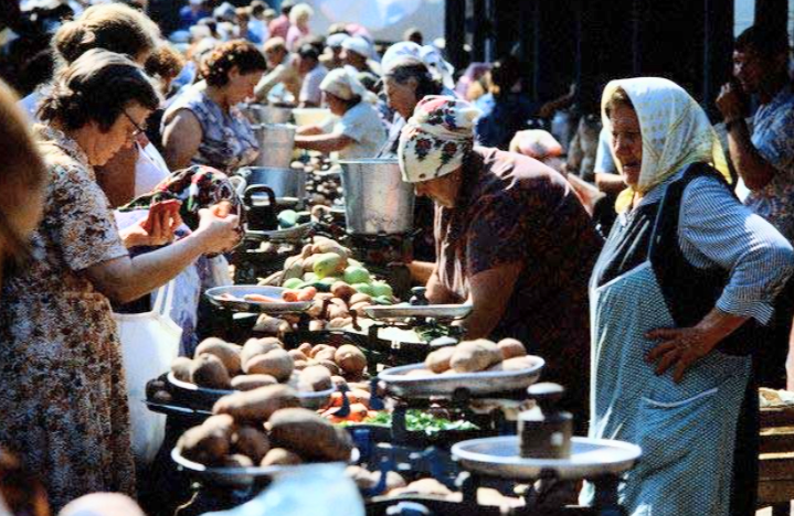 О таких базарах,колхозных рынках можно забыть!(фото из интернета).