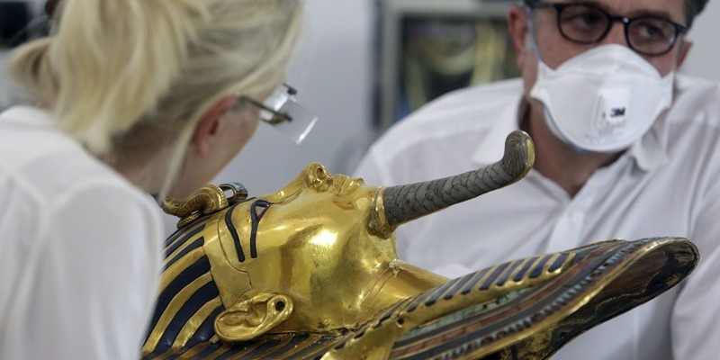 Восстановление маски Тутанхамона после чудовищного ремонта эпоксидным клеем археология, древний египет, египтология, история, мумия, пирамиды, фараон, храмы