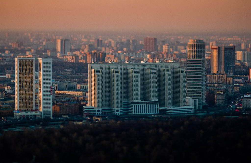 Мини москва. Москва маленькая фото. Маленькая Москва. Дом высотой 200 метров.