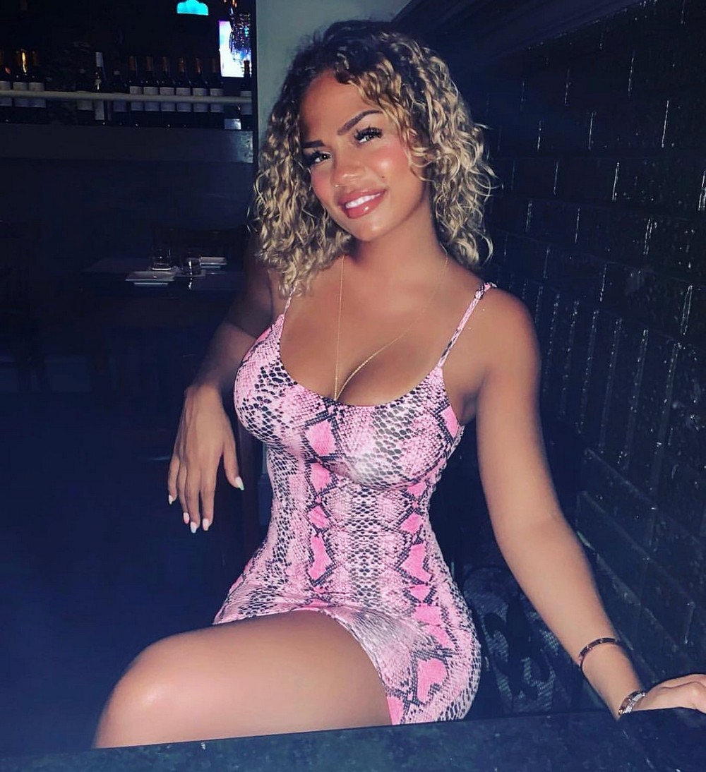 Толстые стриптизерши иногда перегибают палку...