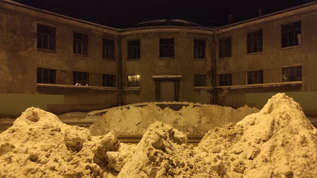 Гололед и сосульки: жители Выборгского района Петербурга возмущены безразличием коммунальщиков Гололед и сосульки: жители Выборгского района Петербурга возмущены безразличием коммунальщиков Общество