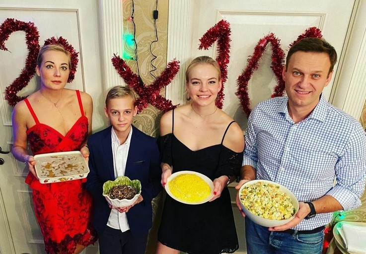 Возраст детей навального. Семья Навального. Навальный новый год. Семья Навального фото.