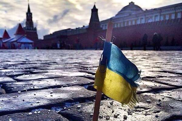 «И не забудь нагадить в шаровары»: Украинский журналист похвалился «диверсией» на детской площадке в Москве в день ВСУ