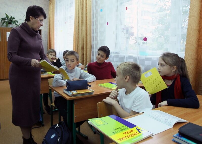 Украинских первоклассников делят на «патриотов», «золотых детей» и «москалей»