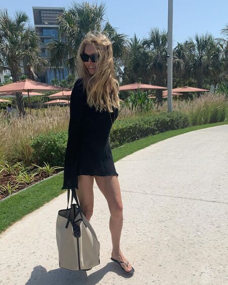 Море, солнце и песок: Вера Брежнева на отдыхе с сестрой и дочерьми в Дубае Море, солнце и песок: Вера Брежнева на отдыхе с сестрой и дочерьми в Дубае Дети,Дети знаменитостей