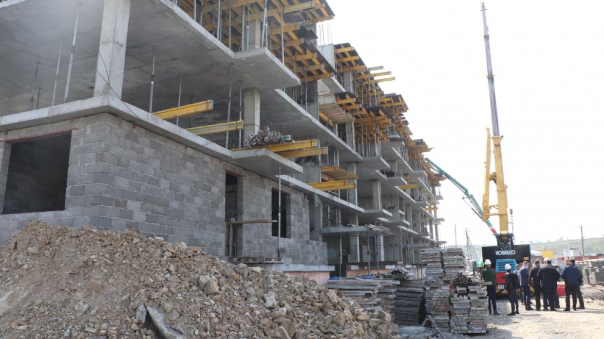 Скоро новоселье: в Приморье строят три дома для переселения из аварийного жилья