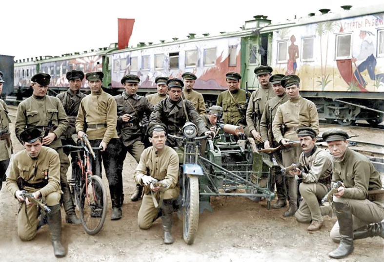 Фото времен Гражданской войны, 1919 год. Агитпоезд Октябрьская революция.
