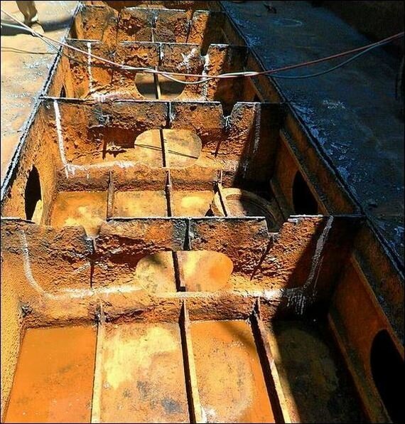 В дни, когда дует сильный ветер, я всегда вспоминаю, как гнётся и содрогается под ударами волн корпус В дни, когда дует сильный ветер, я всегда вспоминаю, как гнётся и содрогается под ударами волн корпус