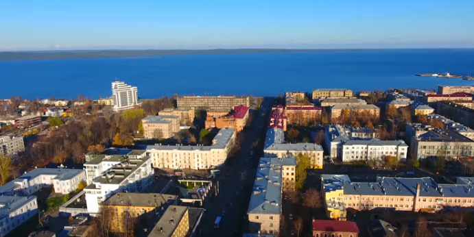 Петрозаводск время. Петрозаводск с птичьего полета. Петрозаводск с высоты птичьего полета. Курган с высоты птичьего полета Петрозаводск. Петрозаводск вид сверху.