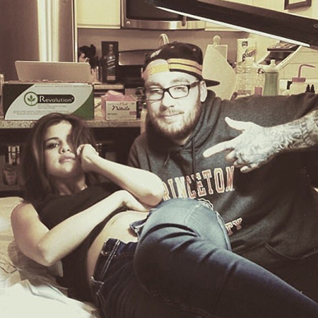 Тату-мастер Селены Гомес рассказал о ее состоянии до госпитализации: Тату-мастер Селены Гомес рассказал о ее состоянии до госпитализации: